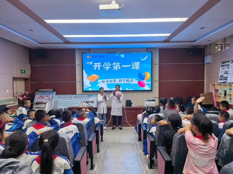进校园2.jpg